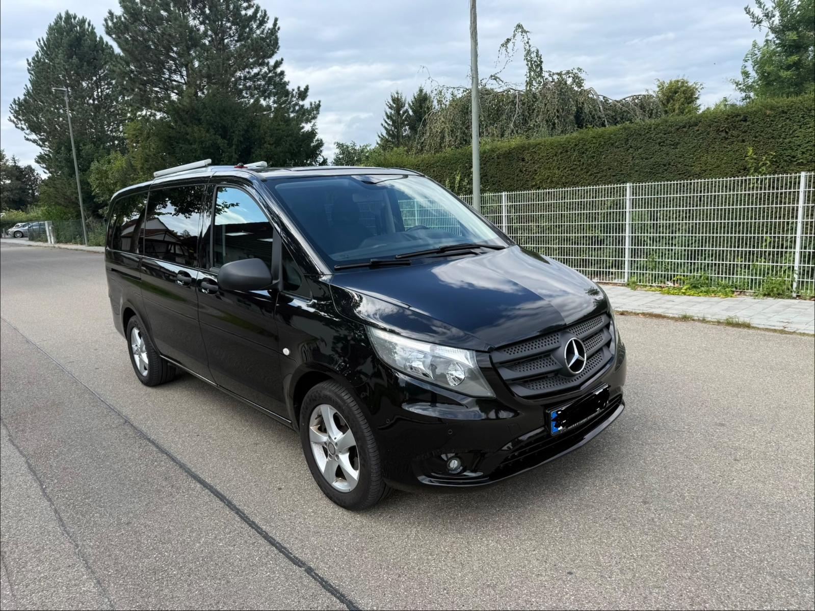Mercedes-Benz Vito Tourer 4MATIC Lang,8-Sitze,Navi,Aut.,SHZ,AH