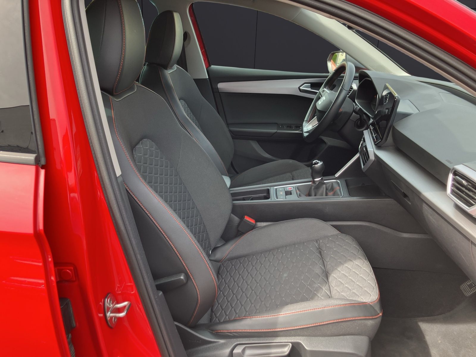 Fahrzeugabbildung SEAT Leon TSI FR Fahrschule - LED AHK Navi GRA Park-A