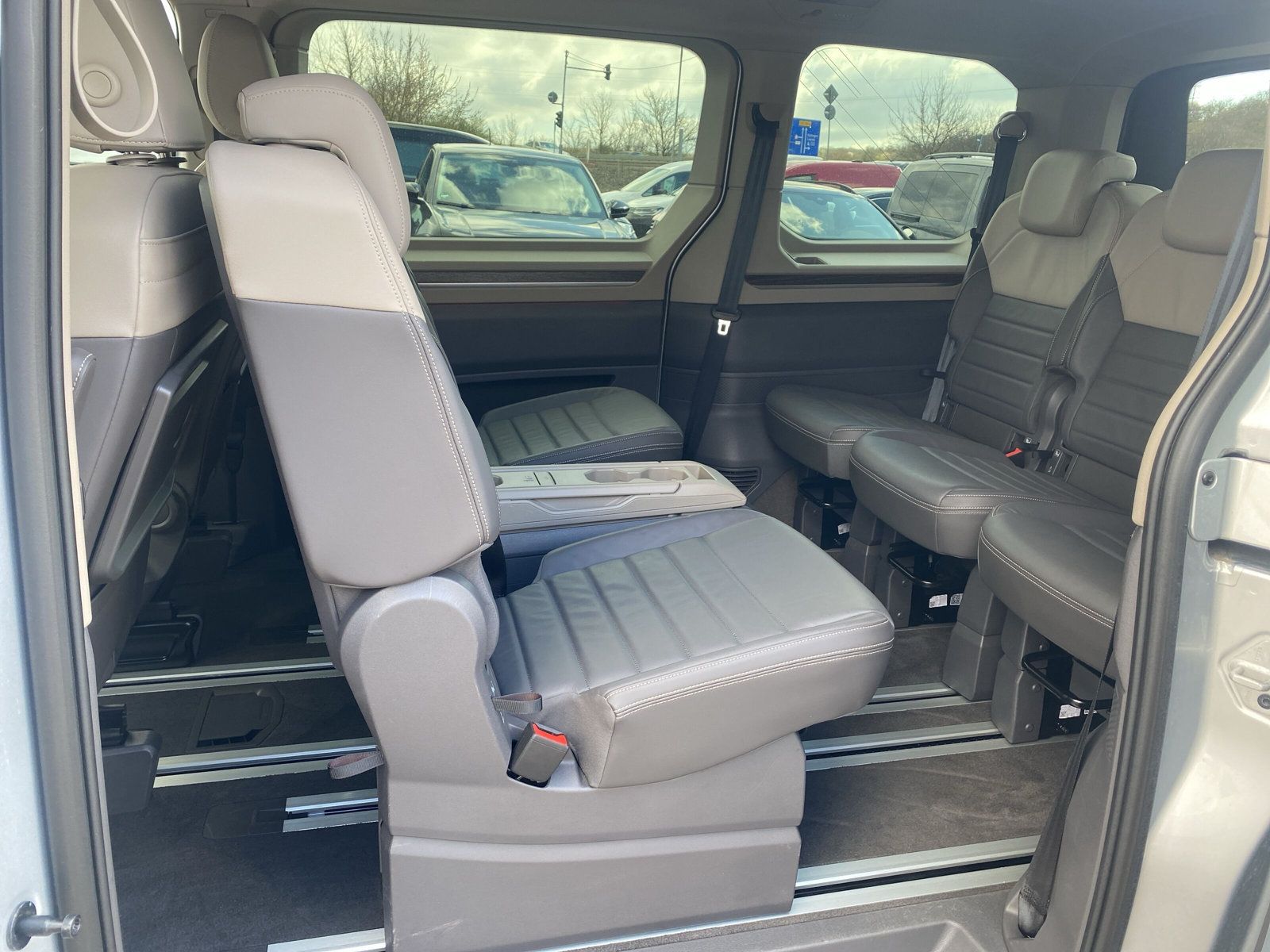 Fahrzeugabbildung Volkswagen T7 Multivan 2.0 TDI DSG Style MATRIX STANDHZG