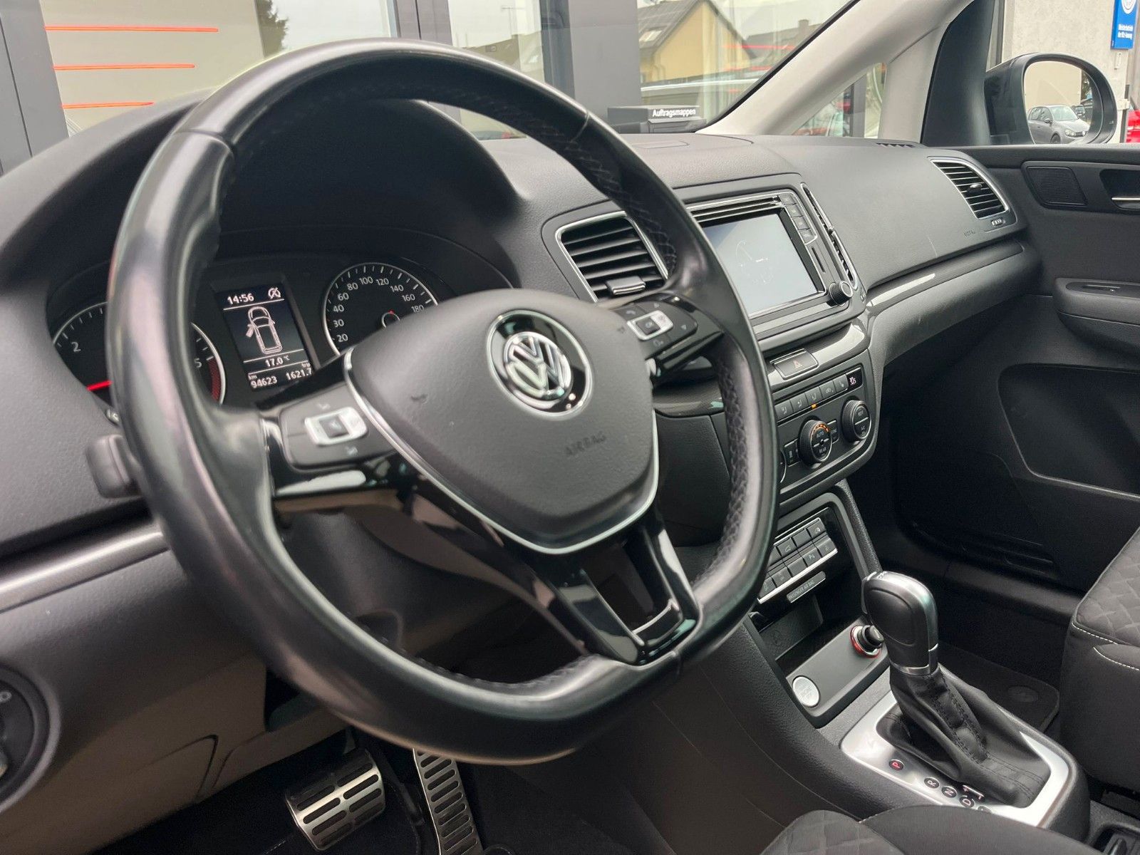 Fahrzeugabbildung Volkswagen Sharan 2.0TDI Join 7.Sitzer*Pano*AHK*8x bereift*