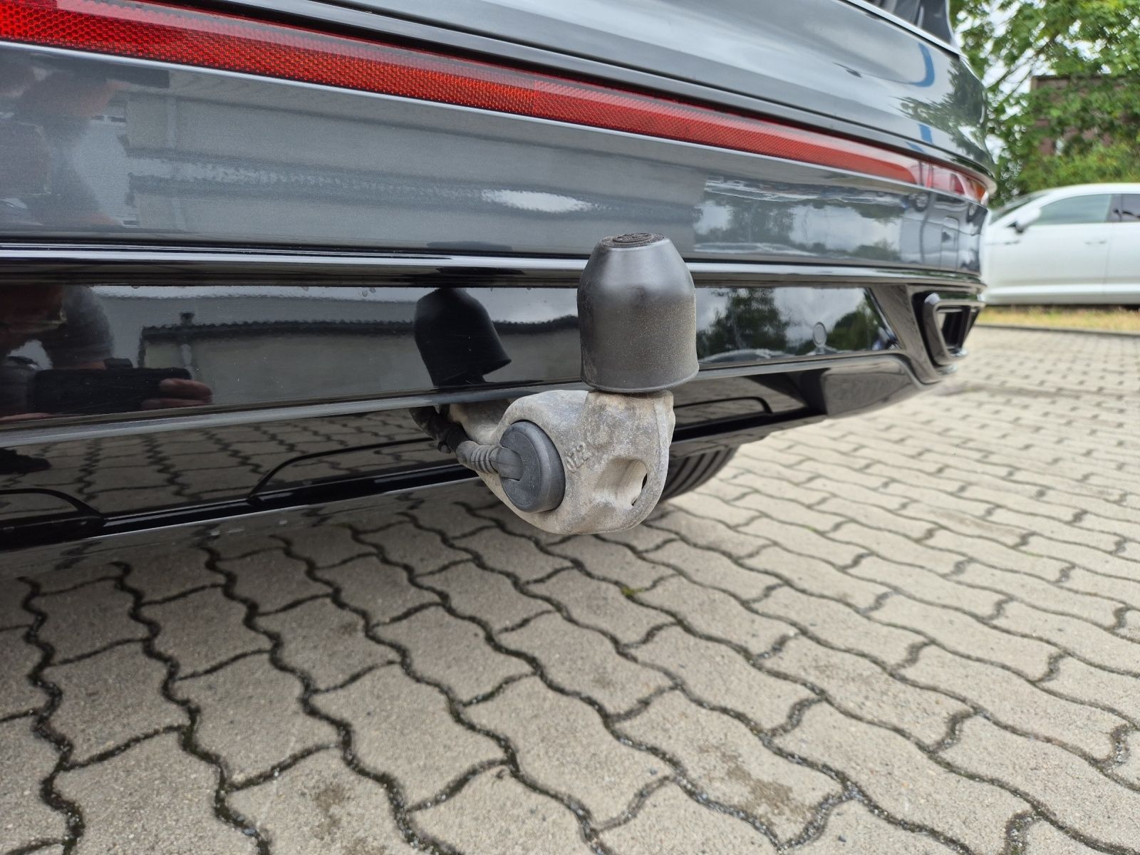 Fahrzeugabbildung Volkswagen Tiguan TSI R-Line 4M DSG Matrix AHK Navi ACC RFK