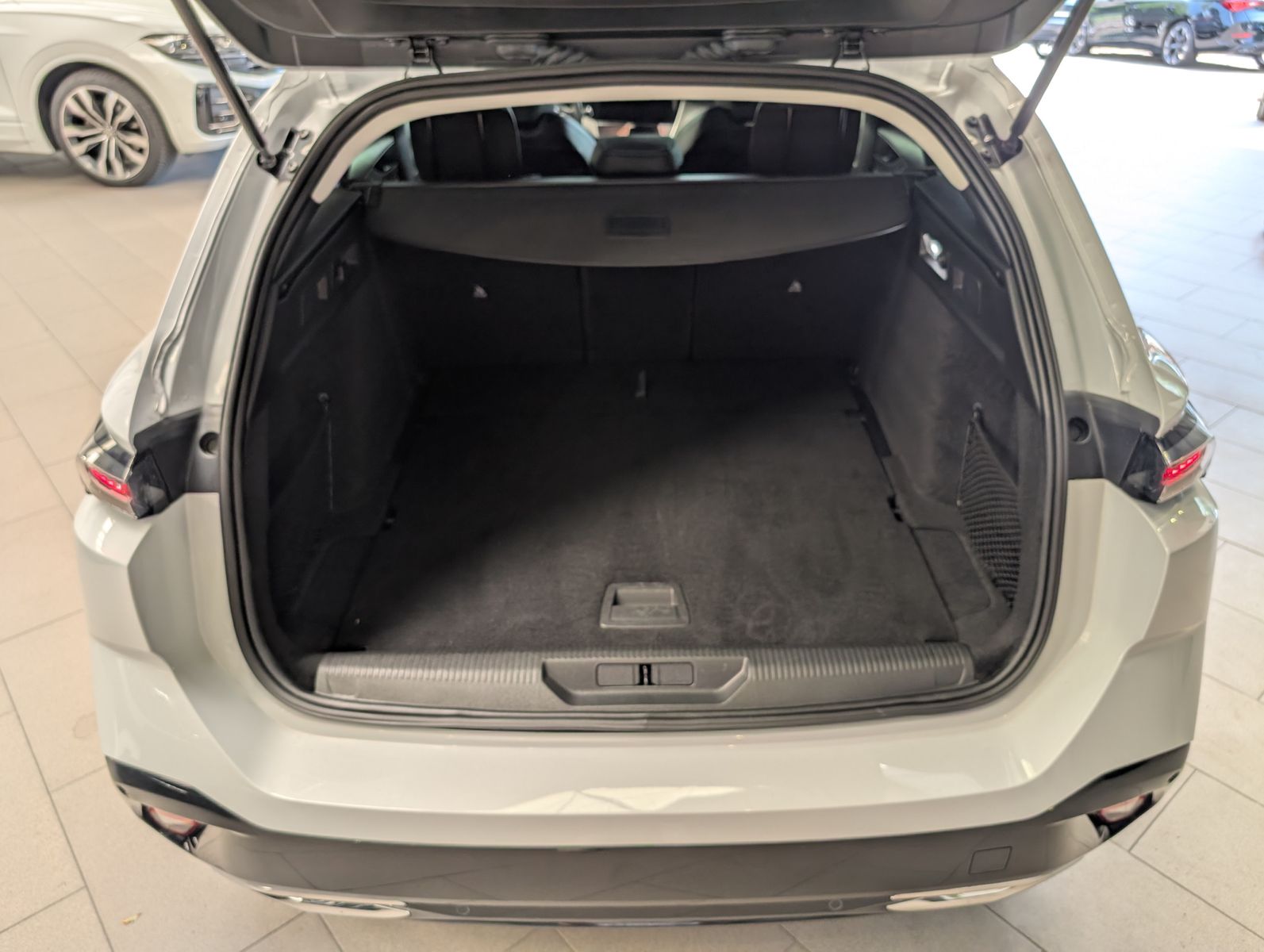 Fahrzeugabbildung Peugeot 308 1.2 e-THP Allure ACC LED 360° AHK Garantie