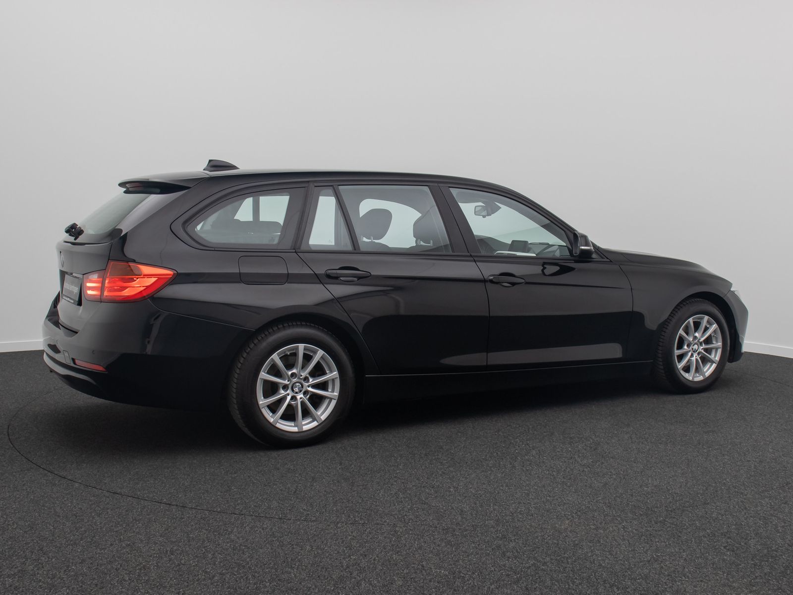 Fahrzeugabbildung BMW 318d GeschwindigReg AHK PDC Lordos NaviBusiness