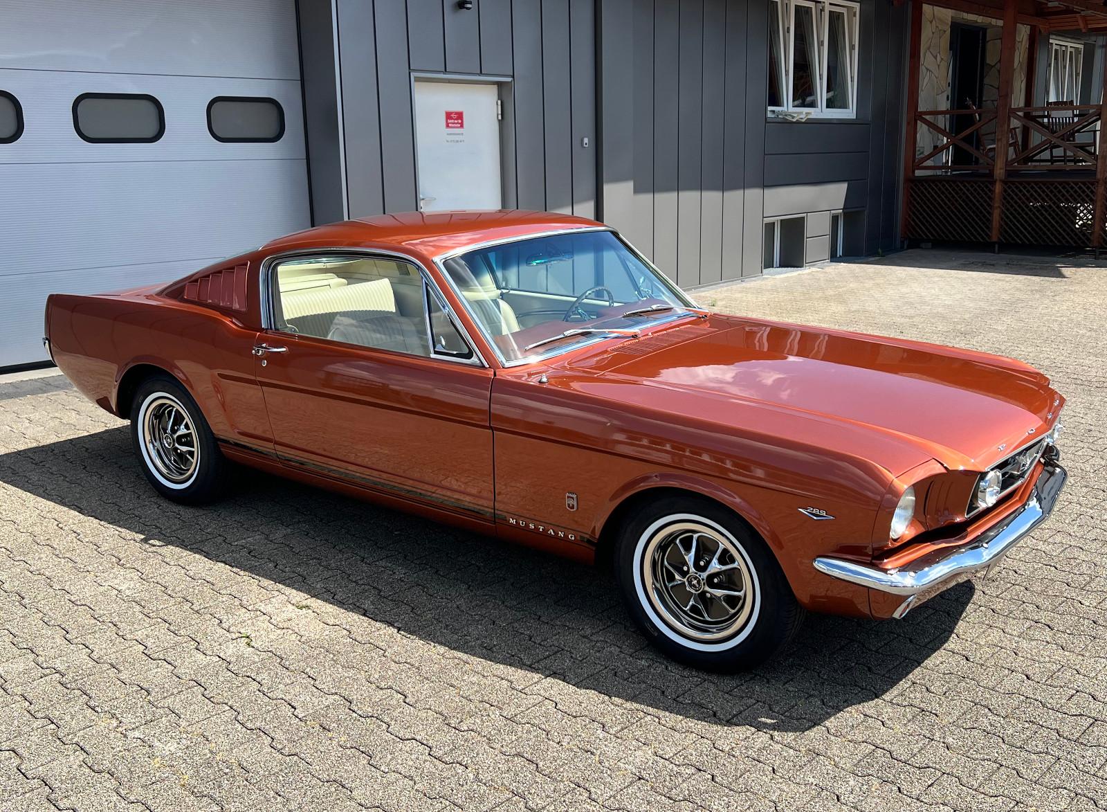 Ford Mustang Fastback GT, Pony, Voll-Ausstattung
