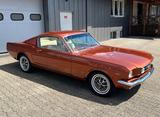 Ford Mustang Fastback GT, Pony, Voll-Ausstattung - Ford Mustang aus 1966: Fastback