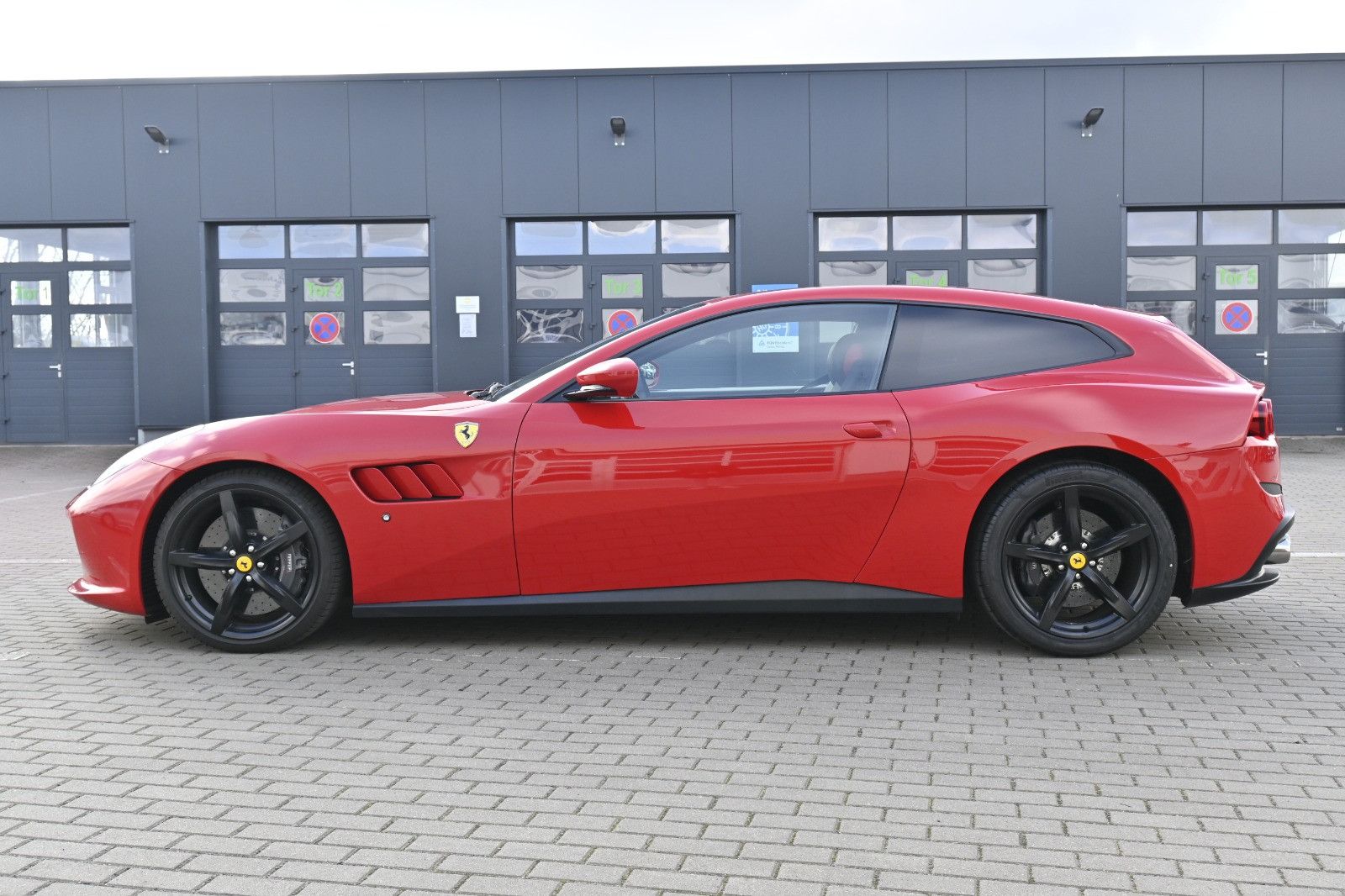 Fahrzeugabbildung Ferrari GTC4Lusso*LIFT*Folie*Apple car*1.Hand*MIETKAUF