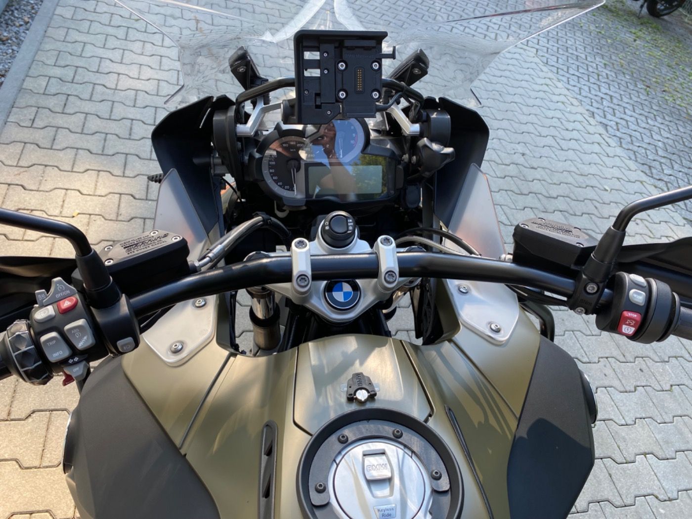 Fahrzeugabbildung BMW R 1200 GS Adventure 3 Pakete