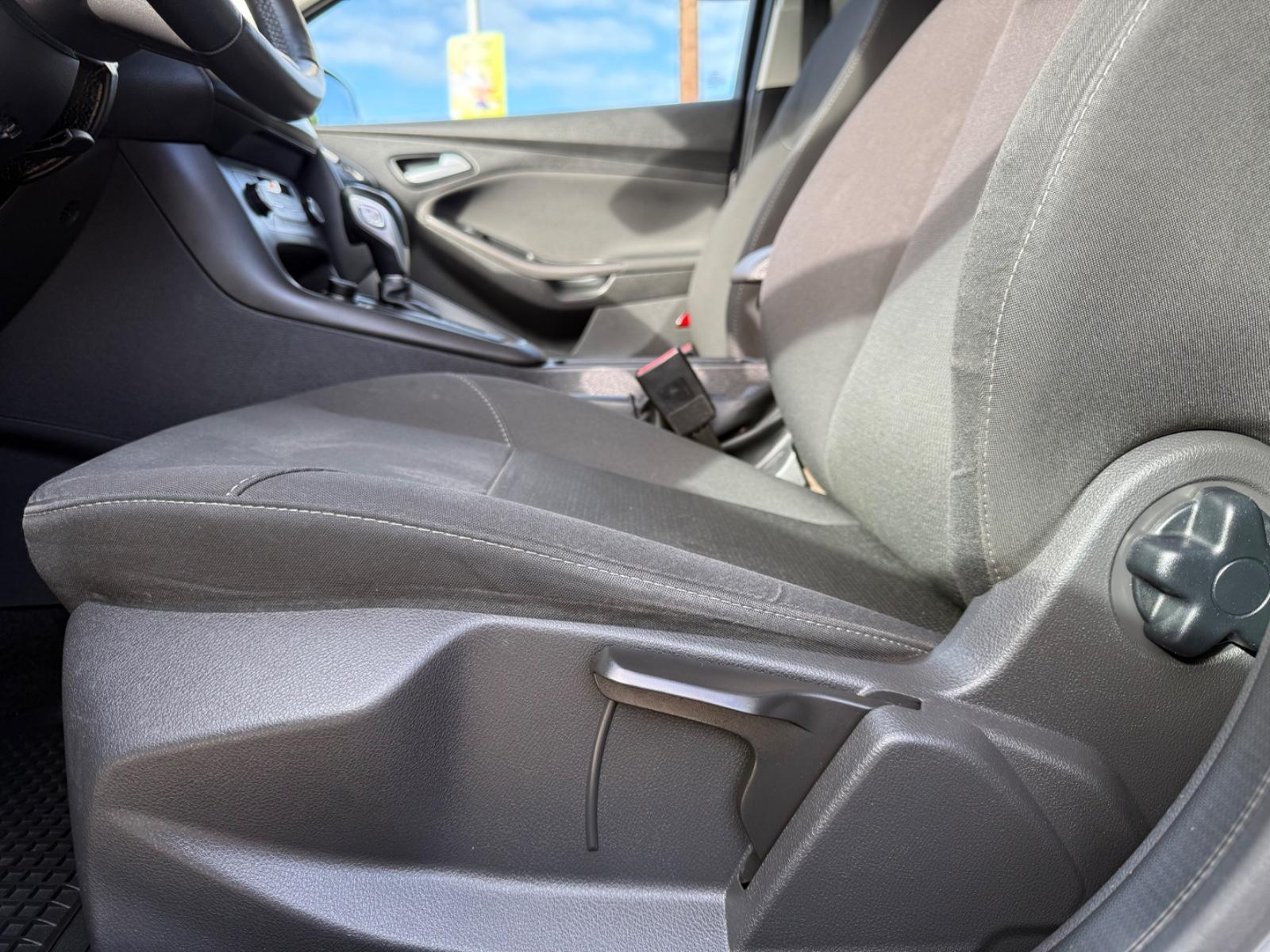 Ford Focus 1,6 Titanium Sportsitze Sport Lenkrad