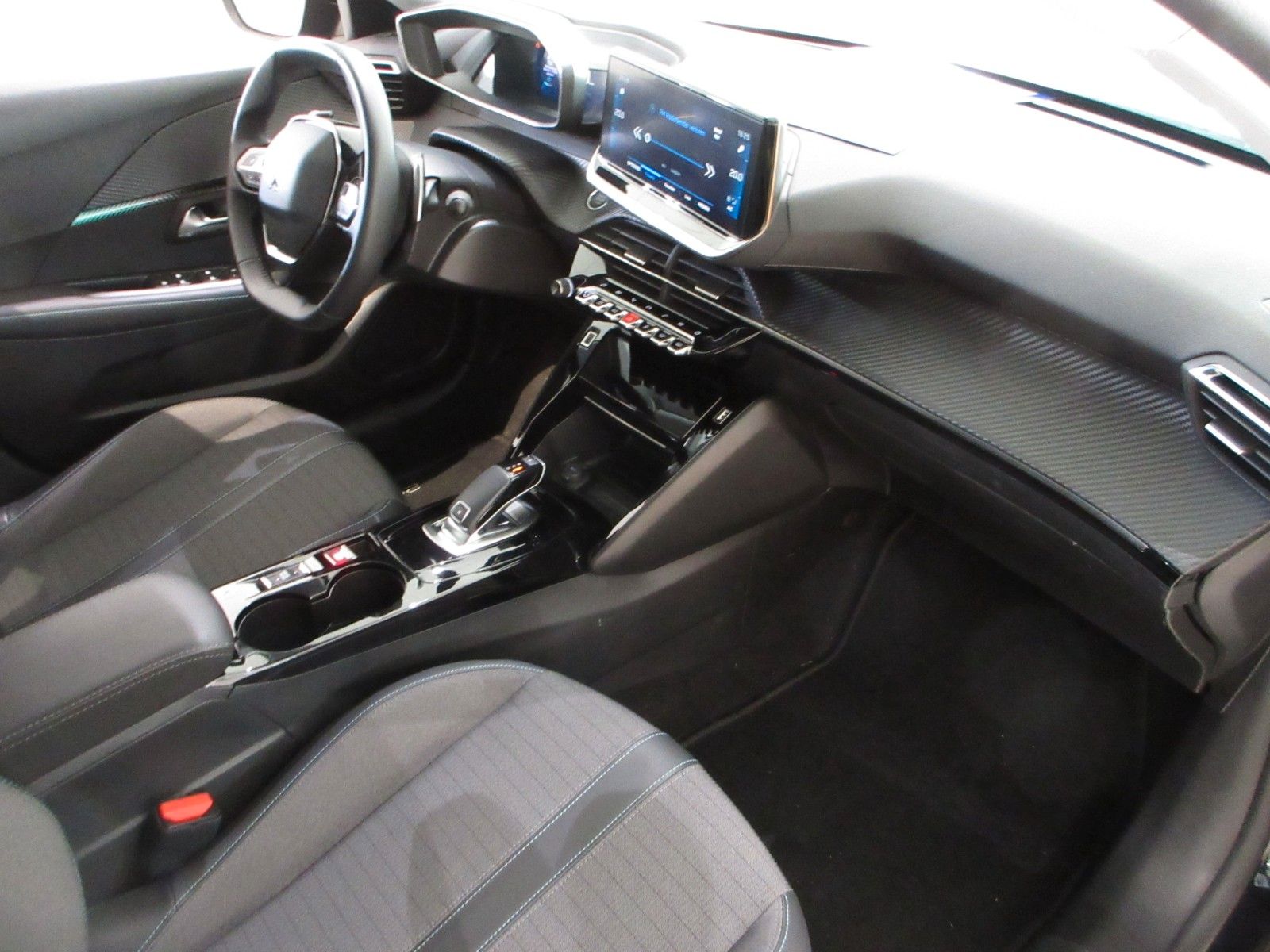 Fahrzeugabbildung Peugeot 208 Allure 1.2T LED/NAVI/PDC/R´CAM/VIRTUAL/TEMPO