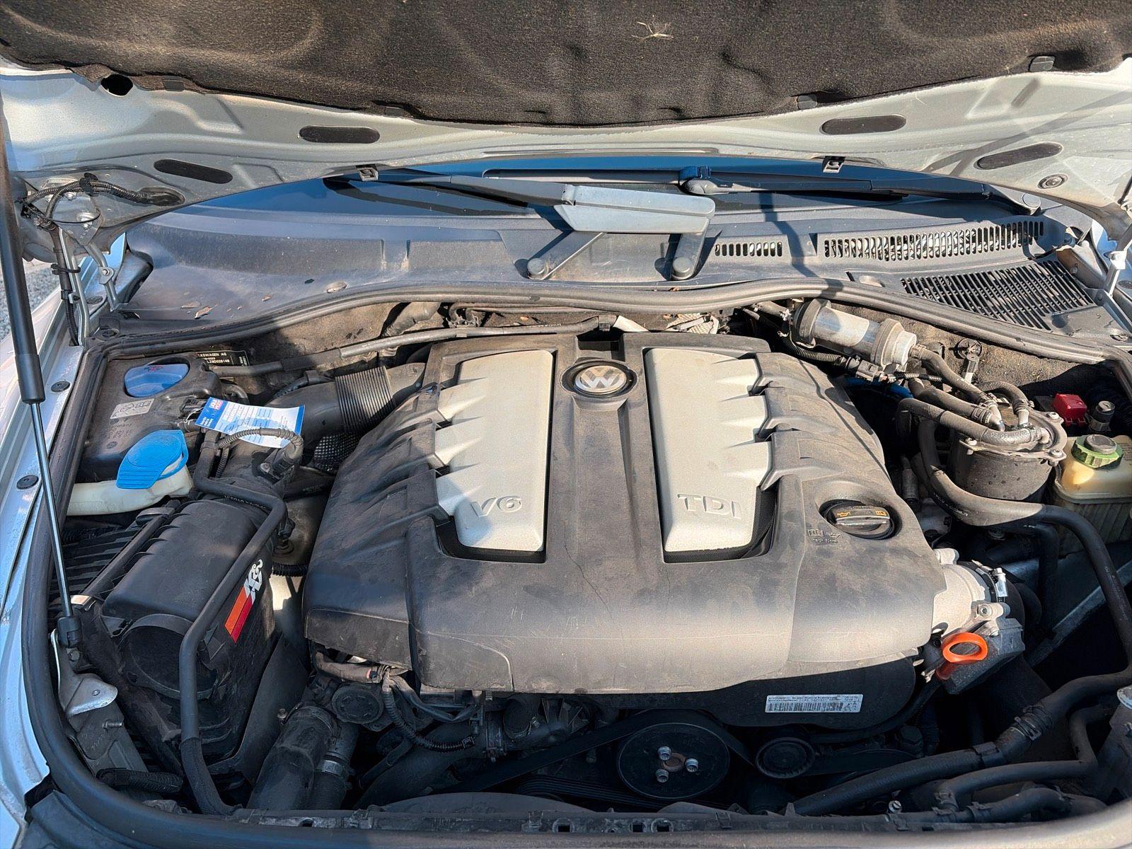 Volkswagen Touareg 2009 — photo 12