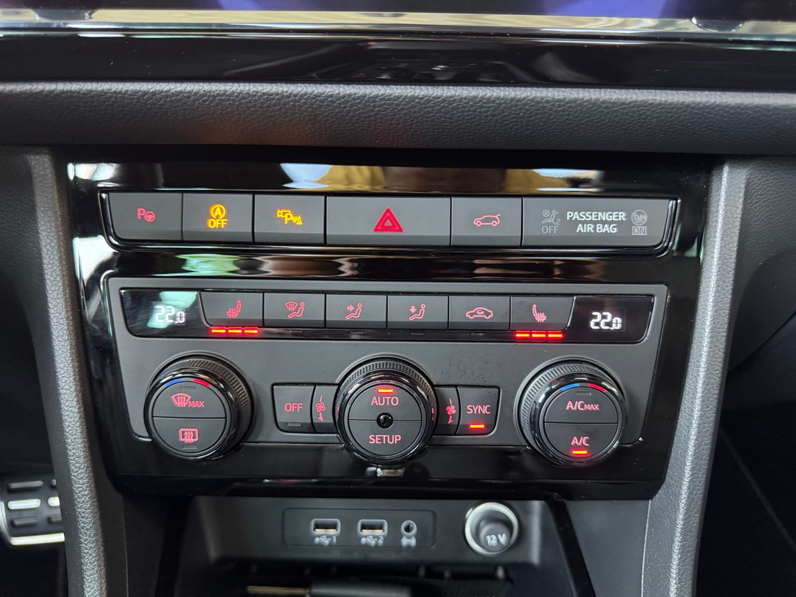 Fahrzeugabbildung CUPRA Ateca 2.0 TSI 4DriveLED NAVI AHK PANO