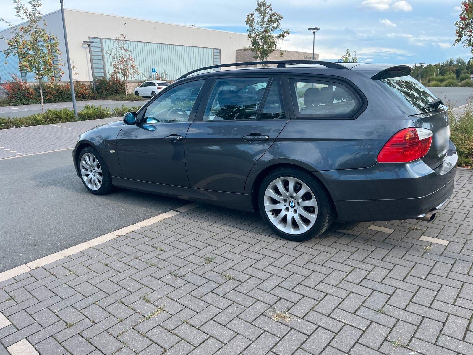 BMW 318 2006 — interior