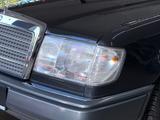 Mercedes-Benz 300 CE-24V (W124)Cabrio*Oldtimer*Aut*Leder*Klima - Mercedes-Benz: W124