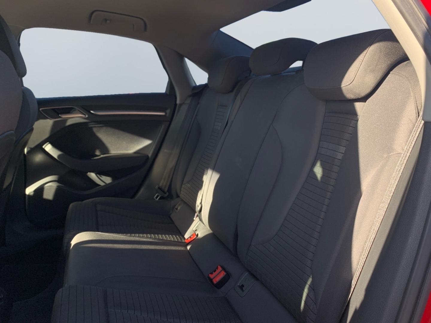 Audi A3 Limousine 1.5 TFSI S-Line sport s-tro *SHZ*PD