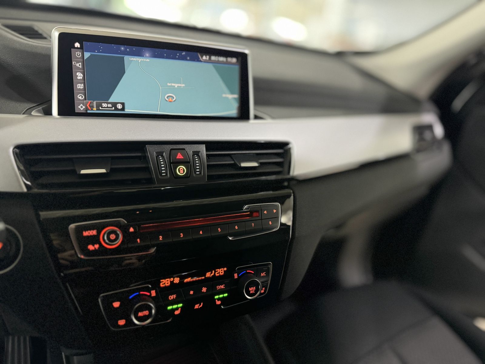 Fahrzeugabbildung BMW X1 sD18i Parkassist Navi LED Geschwindigkeitsreg