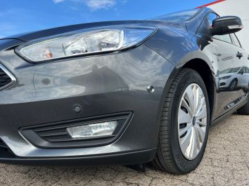 Bild 7 Ford Focus Turnier Business Navi Soundsystem Lenkrad