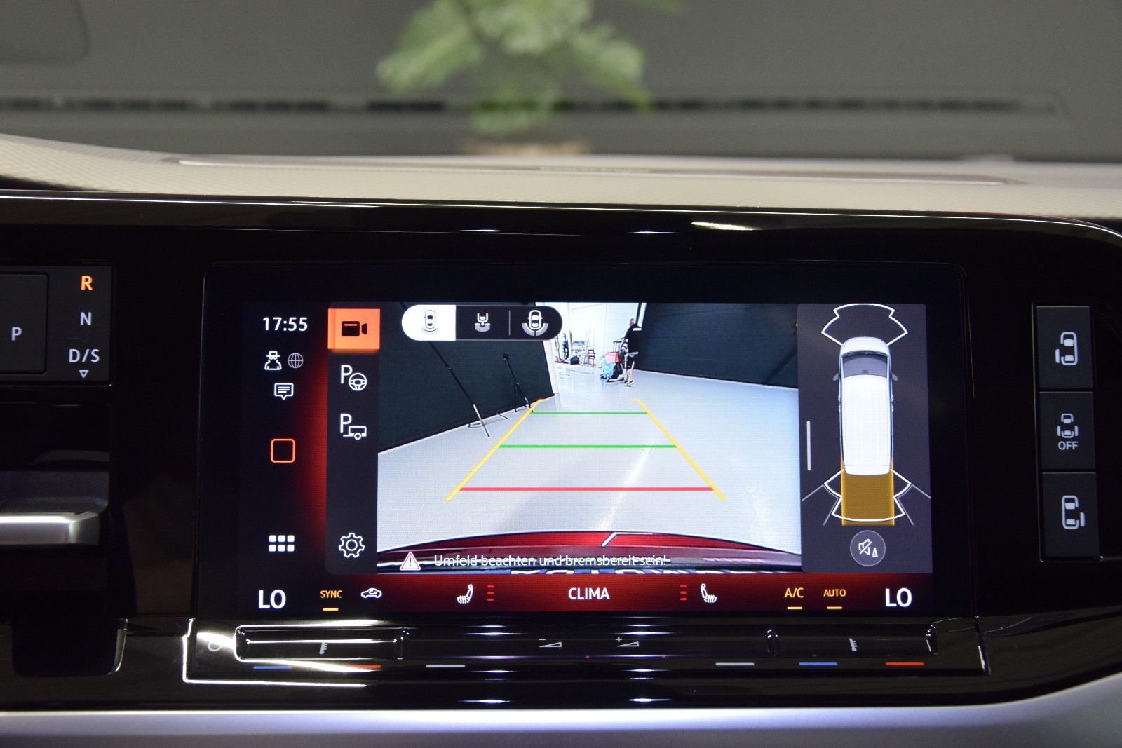 Fahrzeugabbildung Volkswagen T7 Multivan ACC DCC AHK HuD Pano Harman Kardon