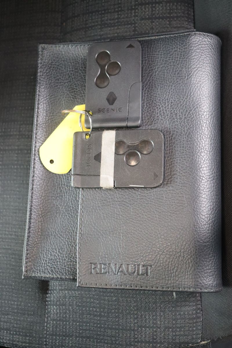 Fahrzeugabbildung Renault Megane Scenic 1.6 16V * Klima * Isofix