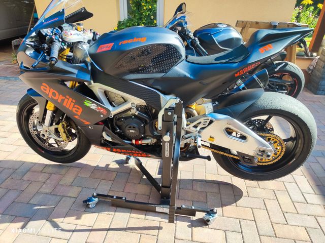 Aprilia Tuono V4R APCR