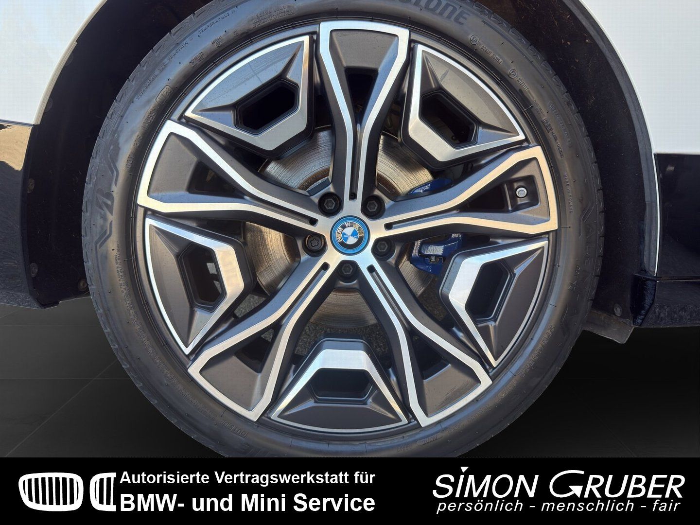 Fahrzeugabbildung BMW iX xDrive50 Sport PanoSky H&K HUD Laser AHK