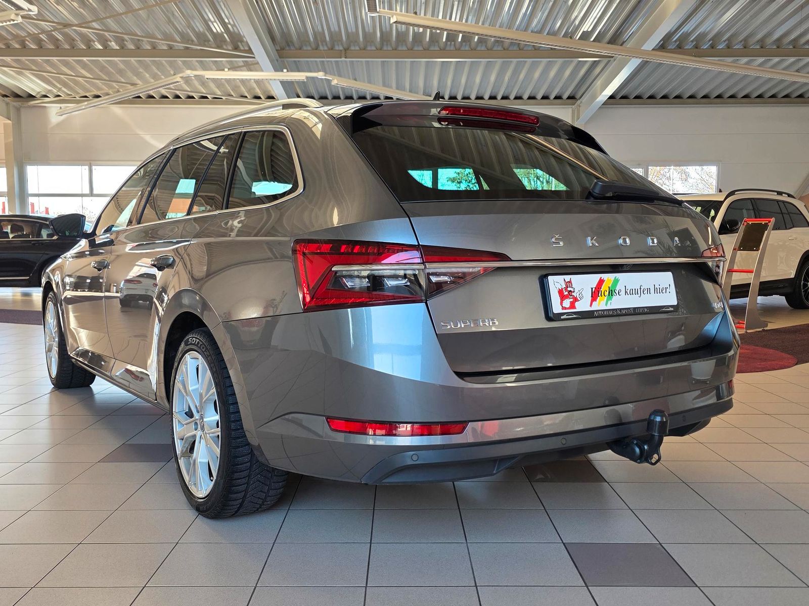 Fahrzeugabbildung SKODA Superb Combi 4x4/200 PS/Navi/LED/Keyless/Ahk