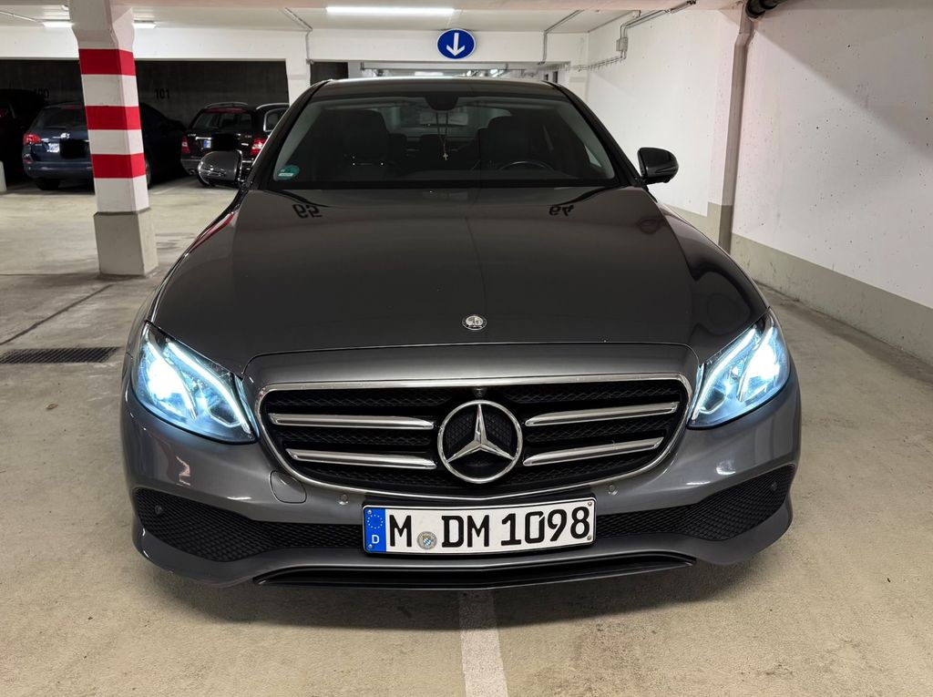 Image of Mercedes-Benz E 220
