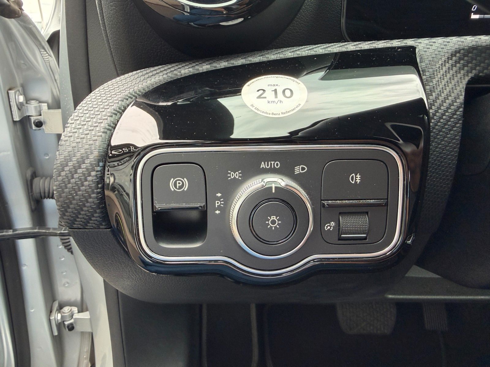 Fahrzeugabbildung Mercedes-Benz A 200 AHK+LED+Carplay+R-Kamera+SHZ+IHC