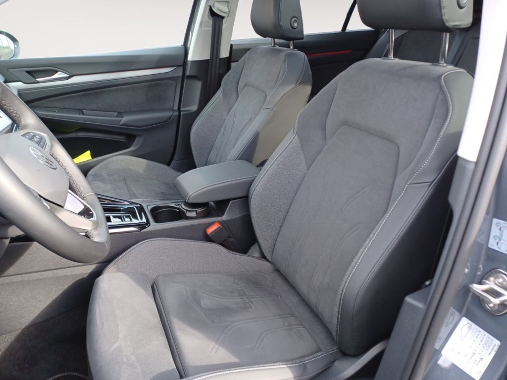 Fahrzeugabbildung Volkswagen Golf Variant 1.5 eTSI DSG Style Navi, AHZV uvm.