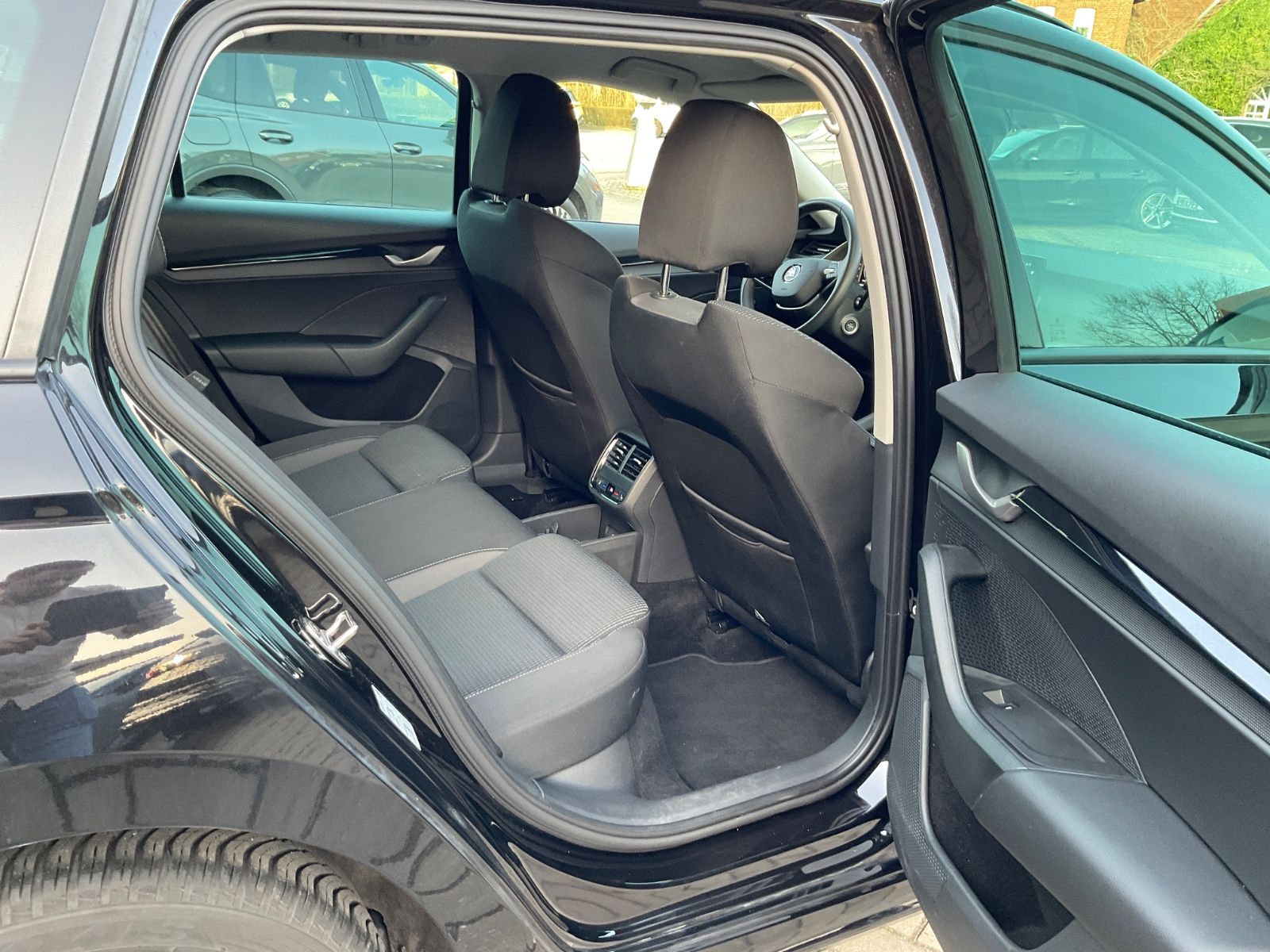 Fahrzeugabbildung SKODA Octavia Combi 2.0 TDI DSG,ACC,AHK,Navi,Kamera