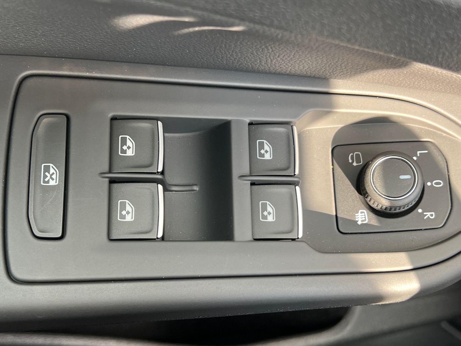 Fahrzeugabbildung Volkswagen Golf VIII Variant GOAL 1.5 eTSI DSG *AHK, LED, N