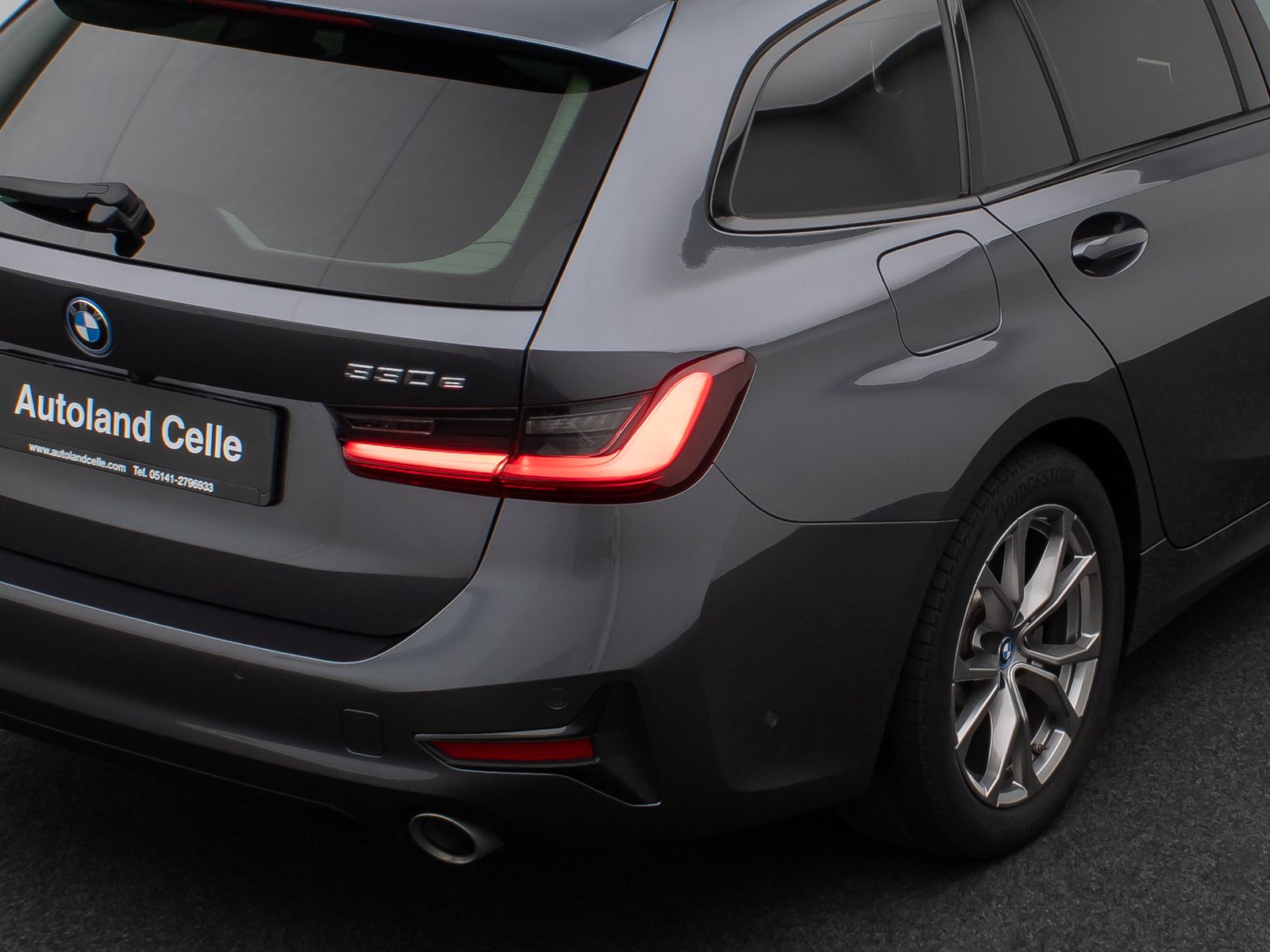 Fahrzeugabbildung BMW 330e SportLine Laser Kamera HUD DAB HiFi Komfort