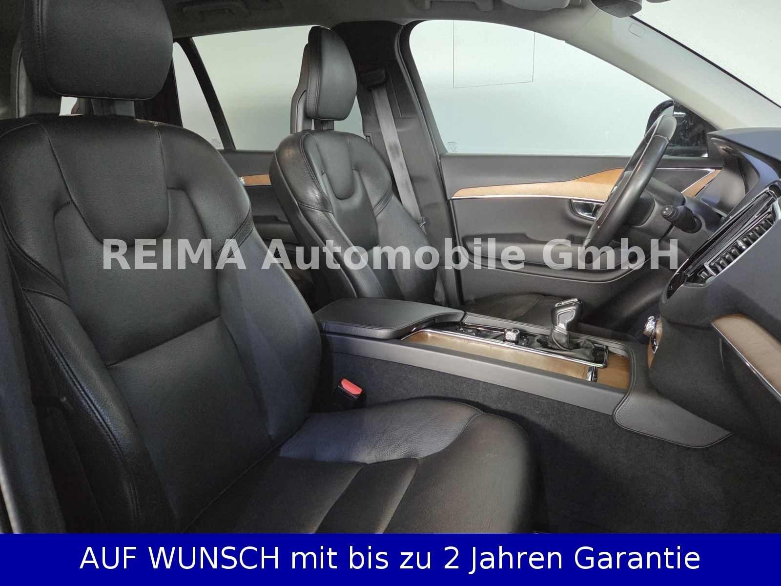 Fahrzeugabbildung Volvo XC 90 2,0 D Momentum AWD, 7 Sitzer, ACC