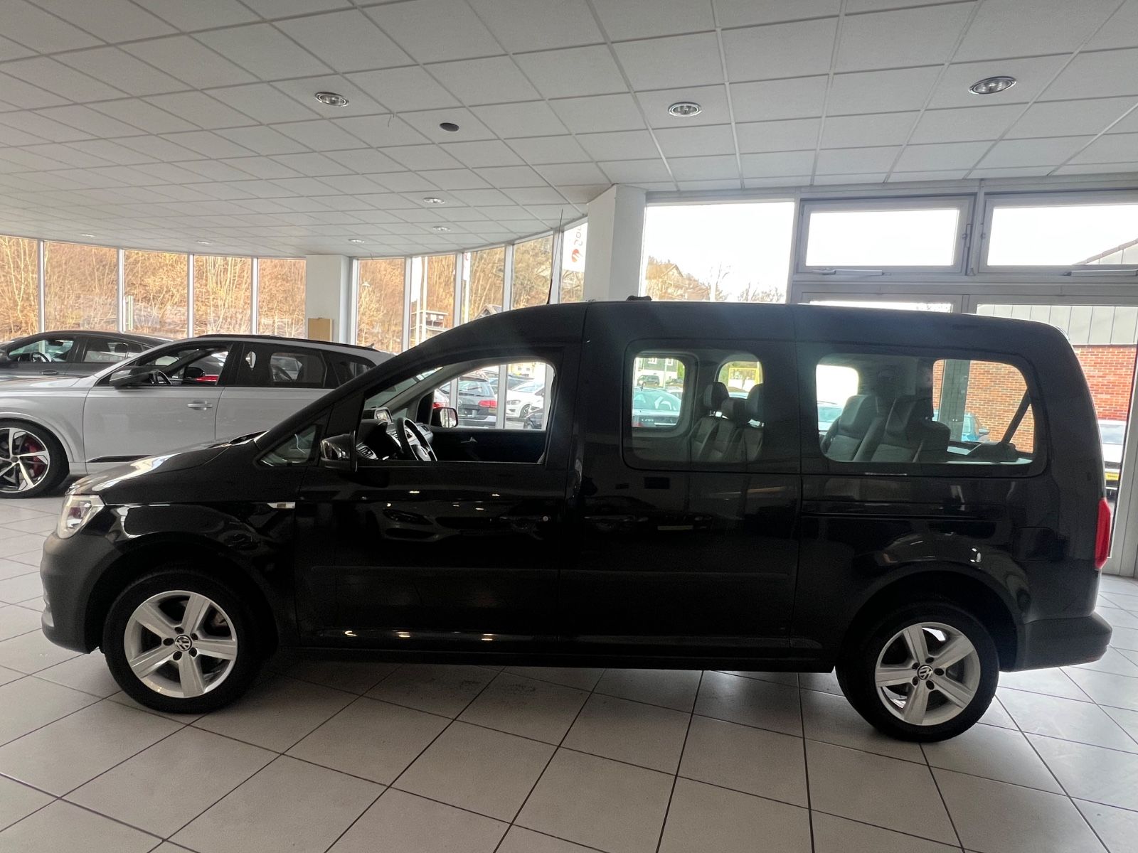 Fahrzeugabbildung Volkswagen Caddy PKW Maxi *MOTOR BEI VW NEU 100.000KM*