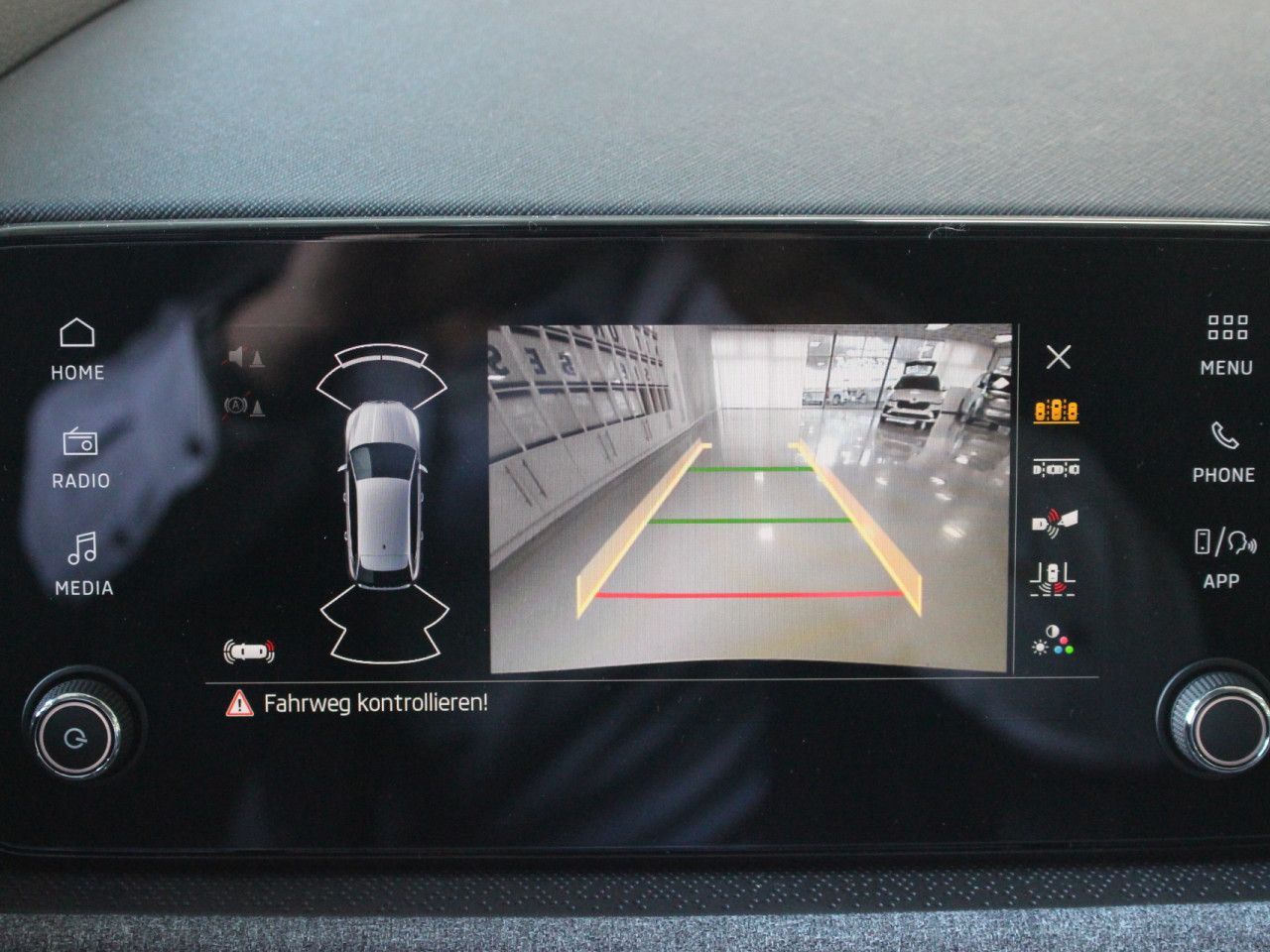 Fahrzeugabbildung SKODA Scala 1.0 TSI Selection RFK/LED/PDC/Keyless