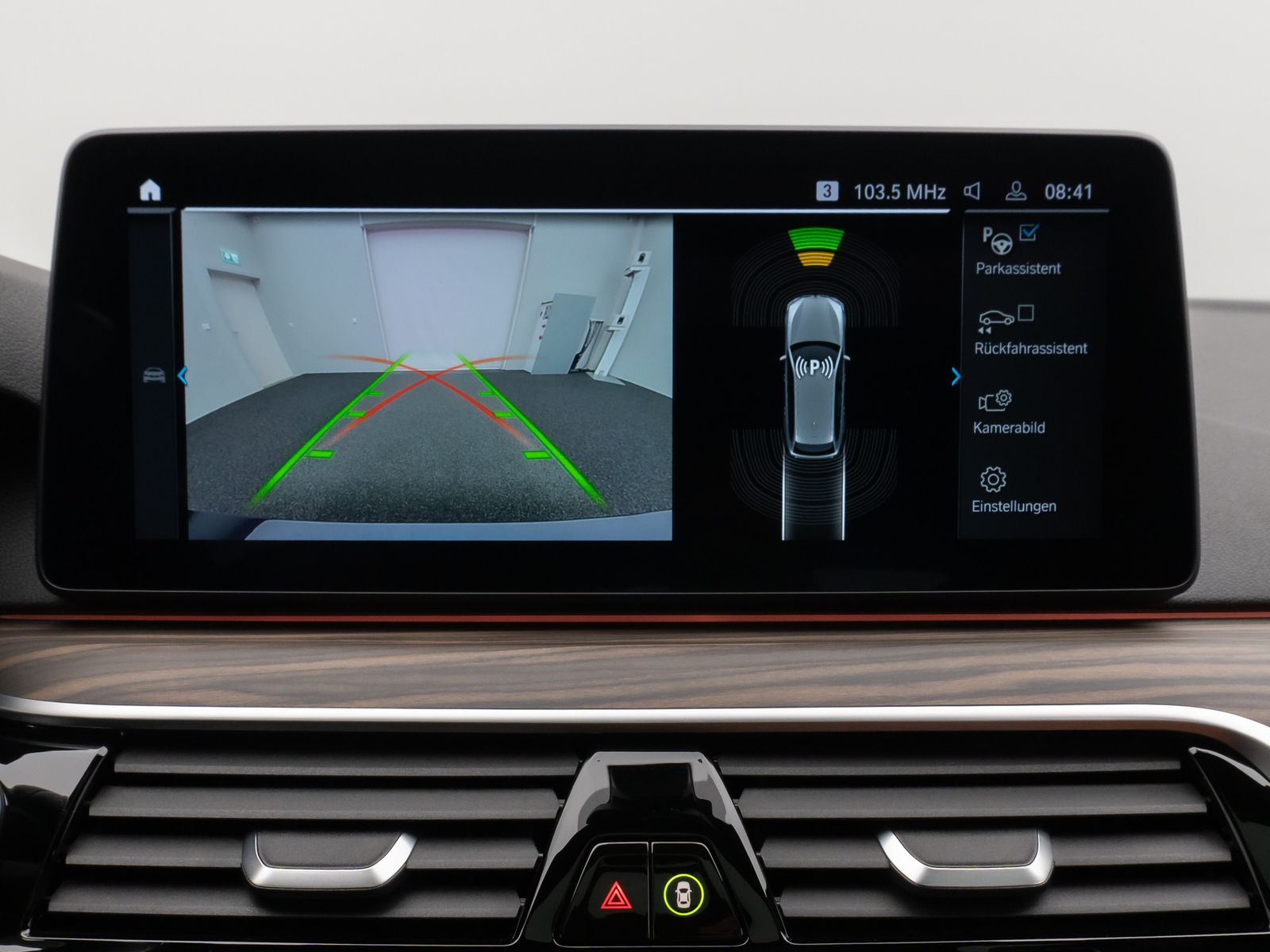 Fahrzeugabbildung BMW 530e M Sport Panorama Laser Kamera HUD DAB H/K
