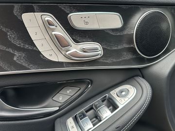 Fahrzeugabbildung Mercedes-Benz GLC 220d 4Matic AMG*Panorama*MBUX*Ambiente*