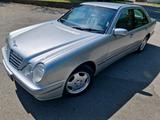 Mercedes-Benz Verkaufen Mercedes E270 Automatik - Mercedes-Benz E 270: Limousine