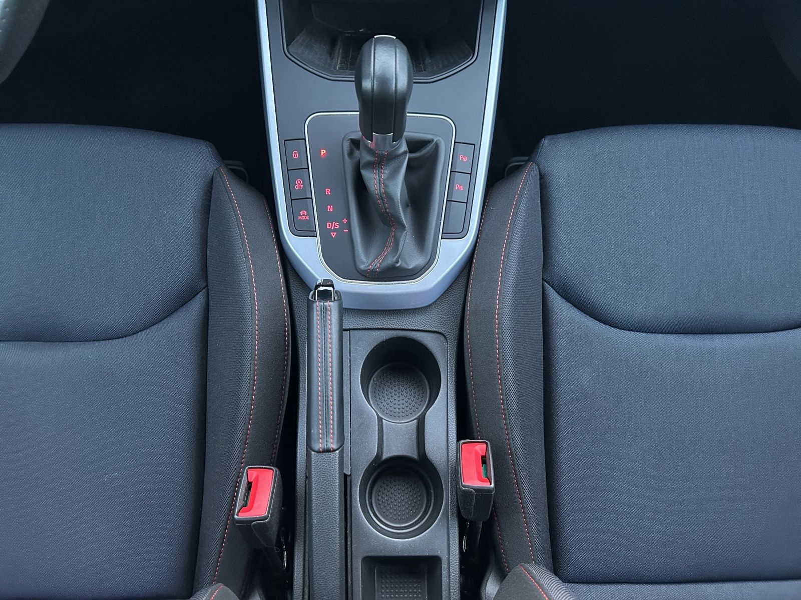 Fahrzeugabbildung SEAT Arona TSI FR-Line DSG LED Navi AID ACC RFK SH LM