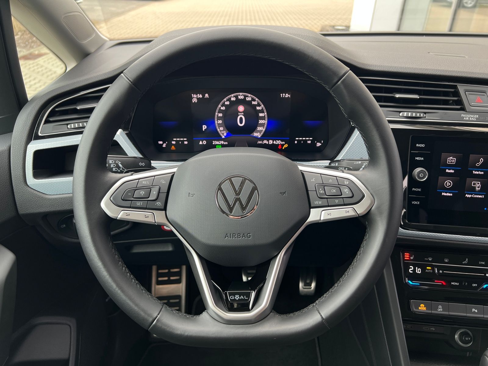 Fahrzeugabbildung Volkswagen Touran Comfortline 2.0 TDI DSG *R-Line Ext., AHK