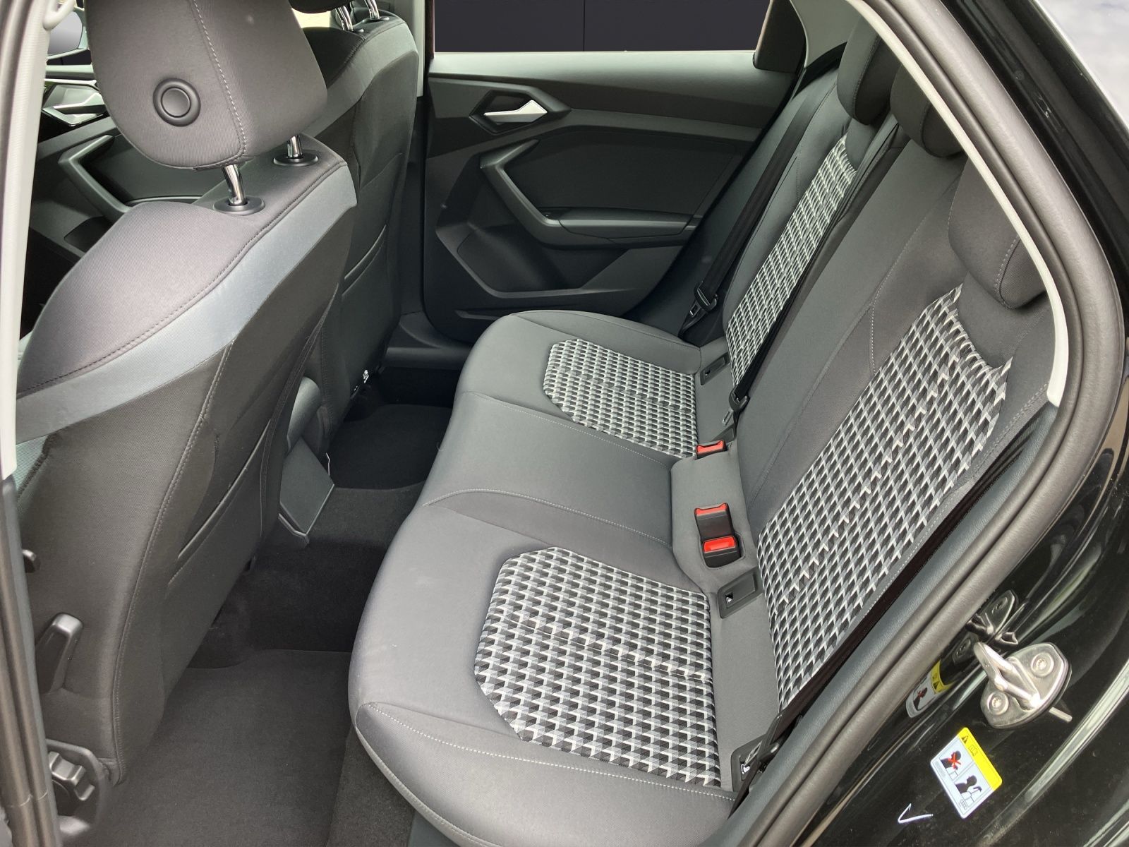 Fahrzeugabbildung Audi A1 Sportback 30 TFSI advanced LED,NAVI,DAB