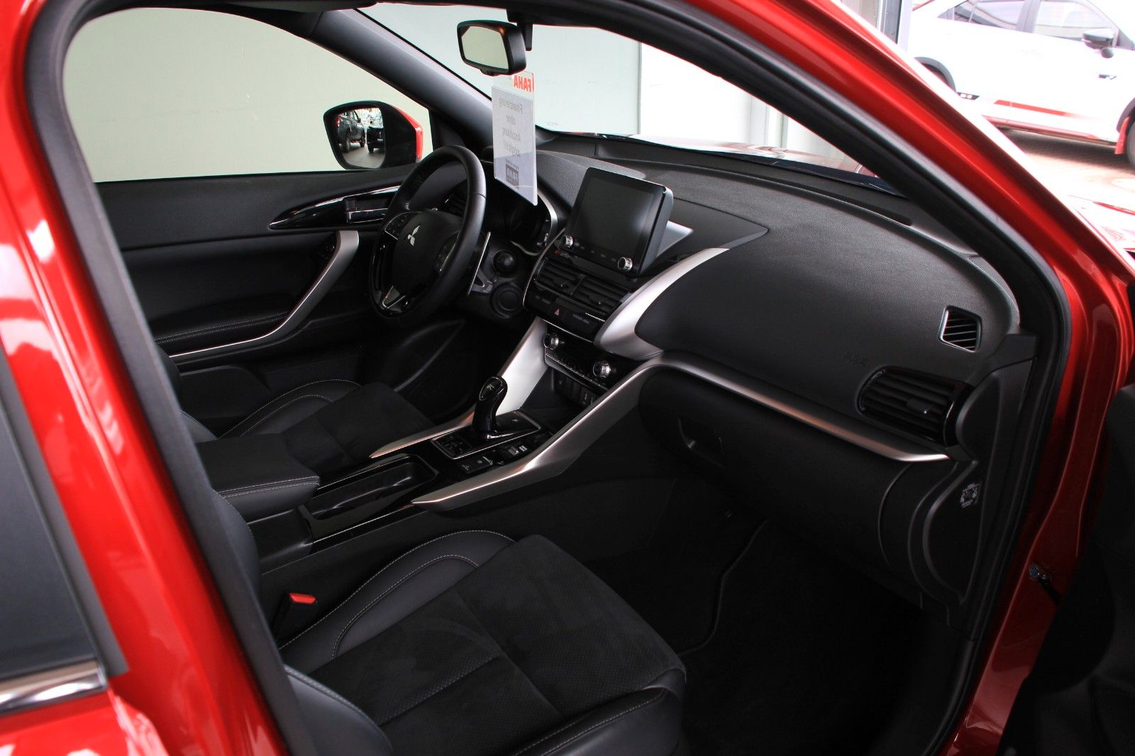 Fahrzeugabbildung Mitsubishi Eclipse Cross Select PHEV 4WD