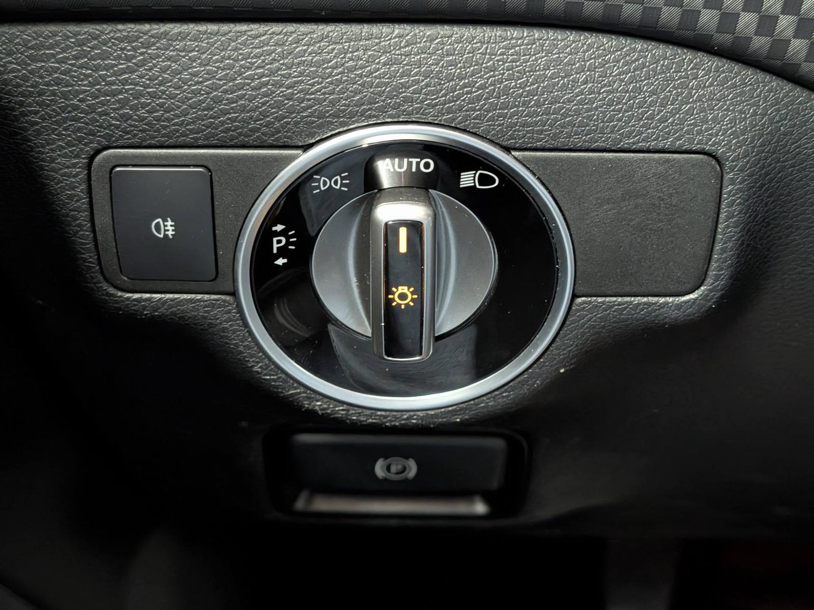 Mercedes-Benz A 180 1.6 Urban Navi LED Klima SHZ