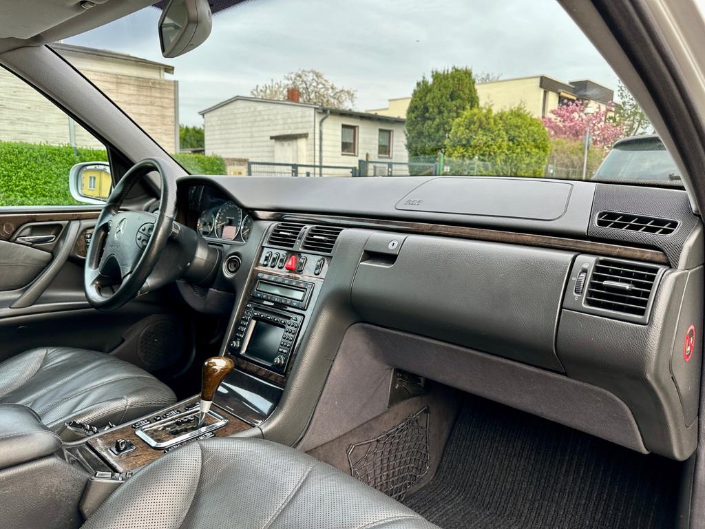 Mercedes-Benz E 55 AMG