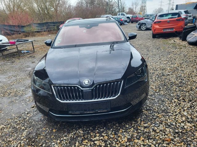 Skoda Superb 2.0 TDI SCR 4x4 Premium Edition Combi