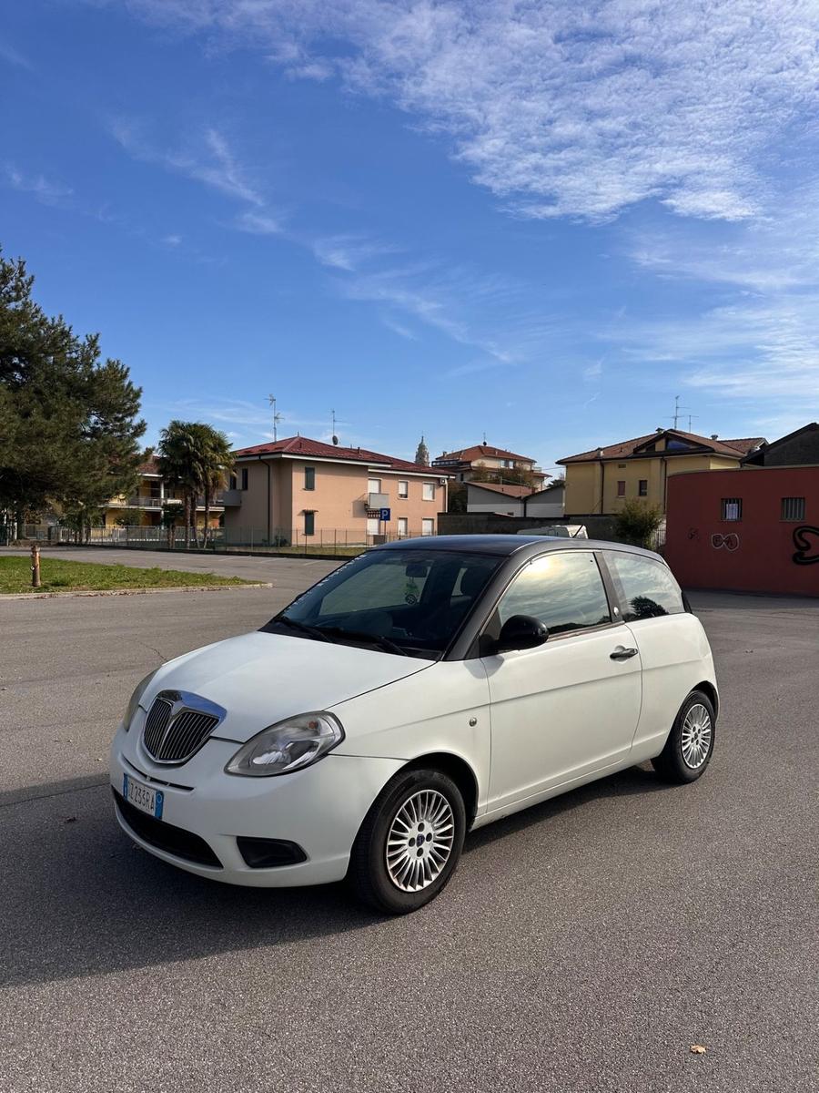 Lancia Ypsilon