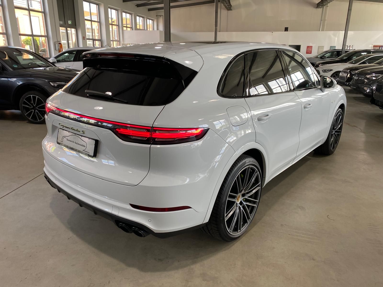 Fahrzeugabbildung Porsche Cayenne Turbo S E Hybrid/Pano/HUD/Matrix/22´/BUR
