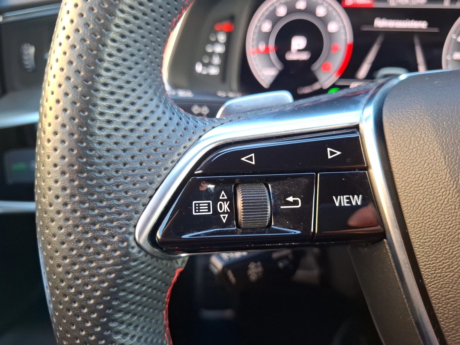 Fahrzeugabbildung Audi A6 Avant 45 TFSI quattro S-Line S-tronic Standhz