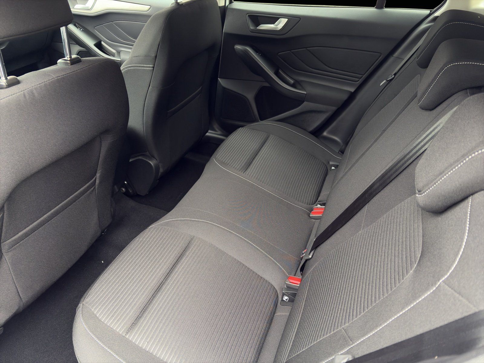 Fahrzeugabbildung Ford Focus Turnier Titanium Edition Fahrer Pak. Win.P