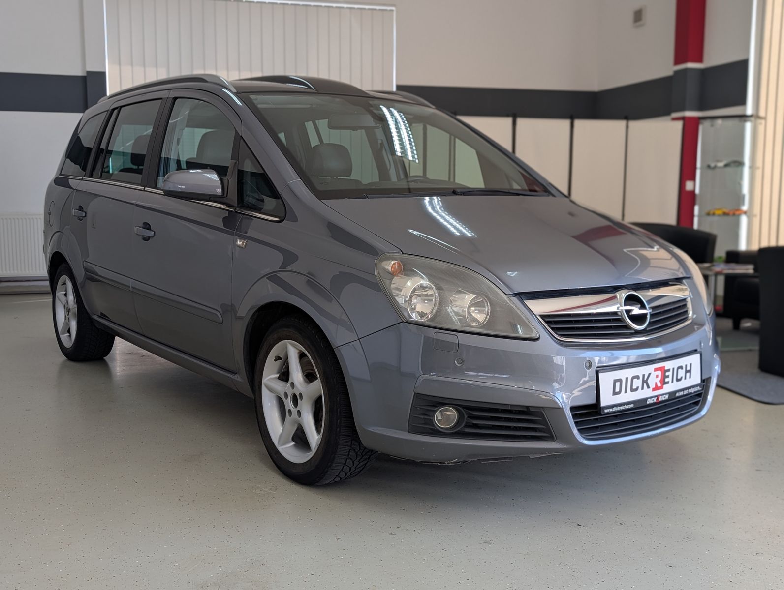 Fahrzeugabbildung Opel Zafira 2.2 Cosmo PANO 7S EURO4 GRÜN PLAK
