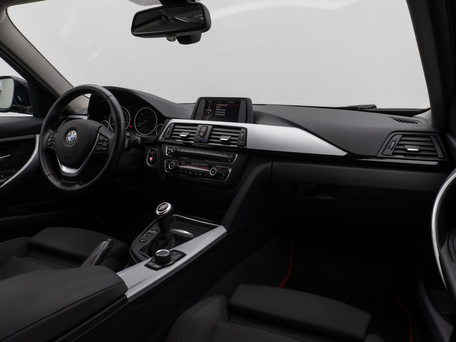 Fahrzeugabbildung BMW 320i Sport Line PDC Xenon AHK Geschwindigkeitsre